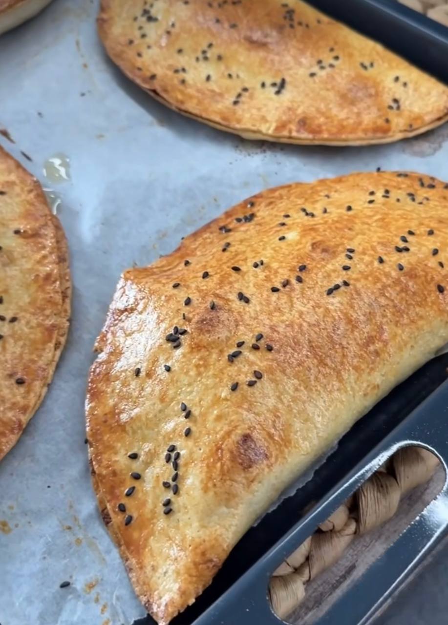 Ліниві чебуреки без смаження: швидкий і корисний рецепт